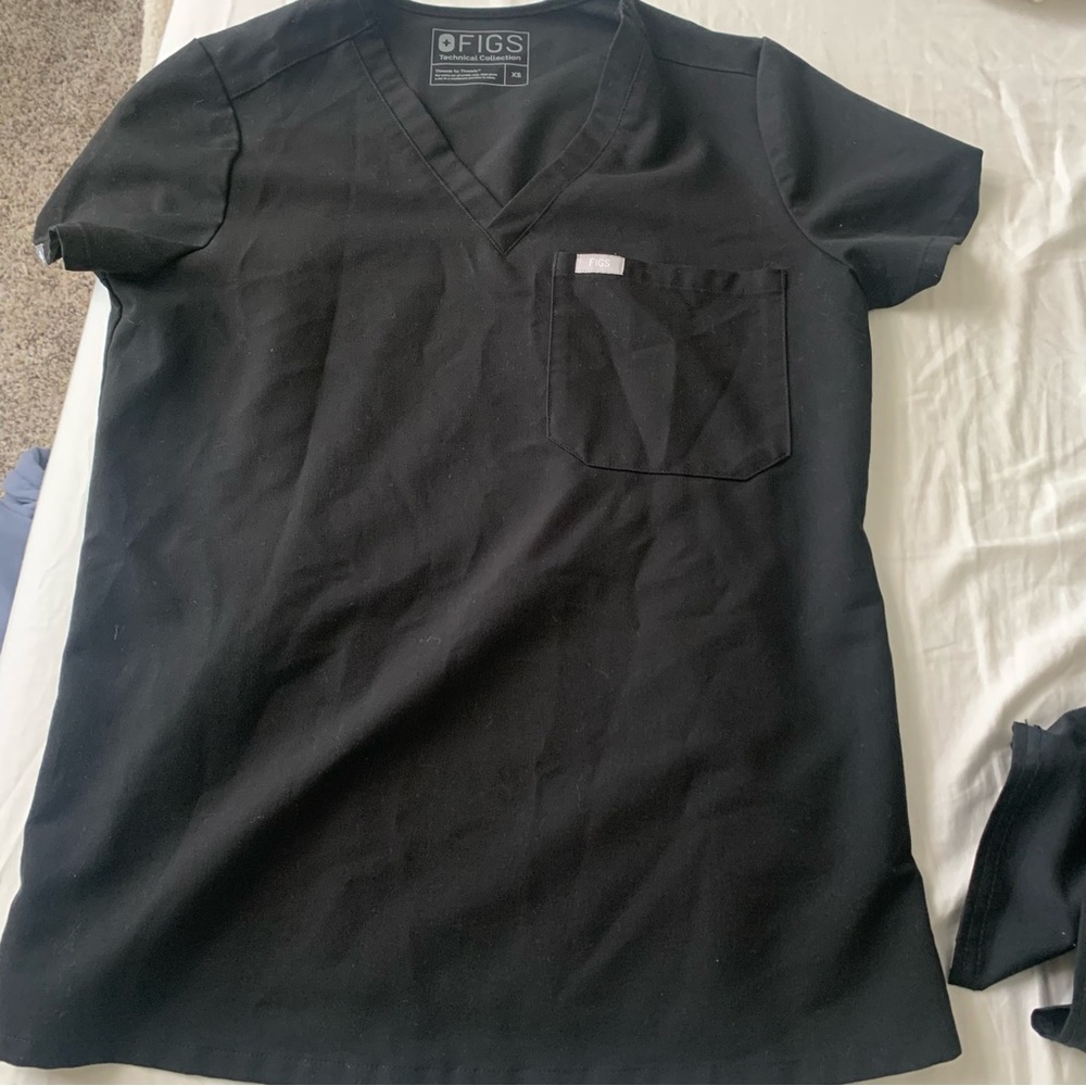 Figs Scrub top